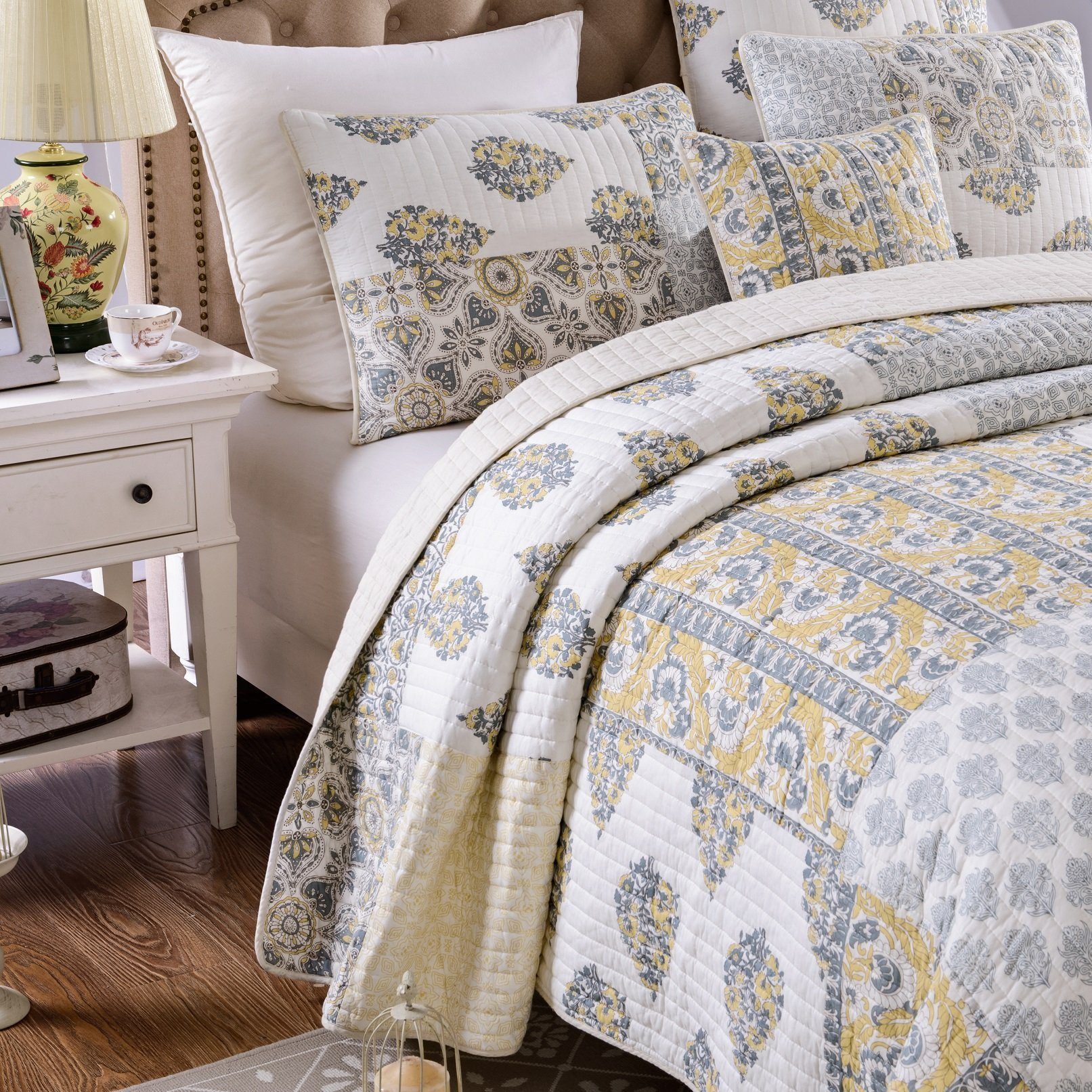 DaDa Bedding Honey Comb Elegance Floral Cotton Patchwork Bedspread Set